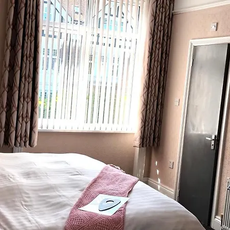Relax At Rosscourt Guest House-Free On Site Parking (Adults Only) Bornemouth Extérieur photo