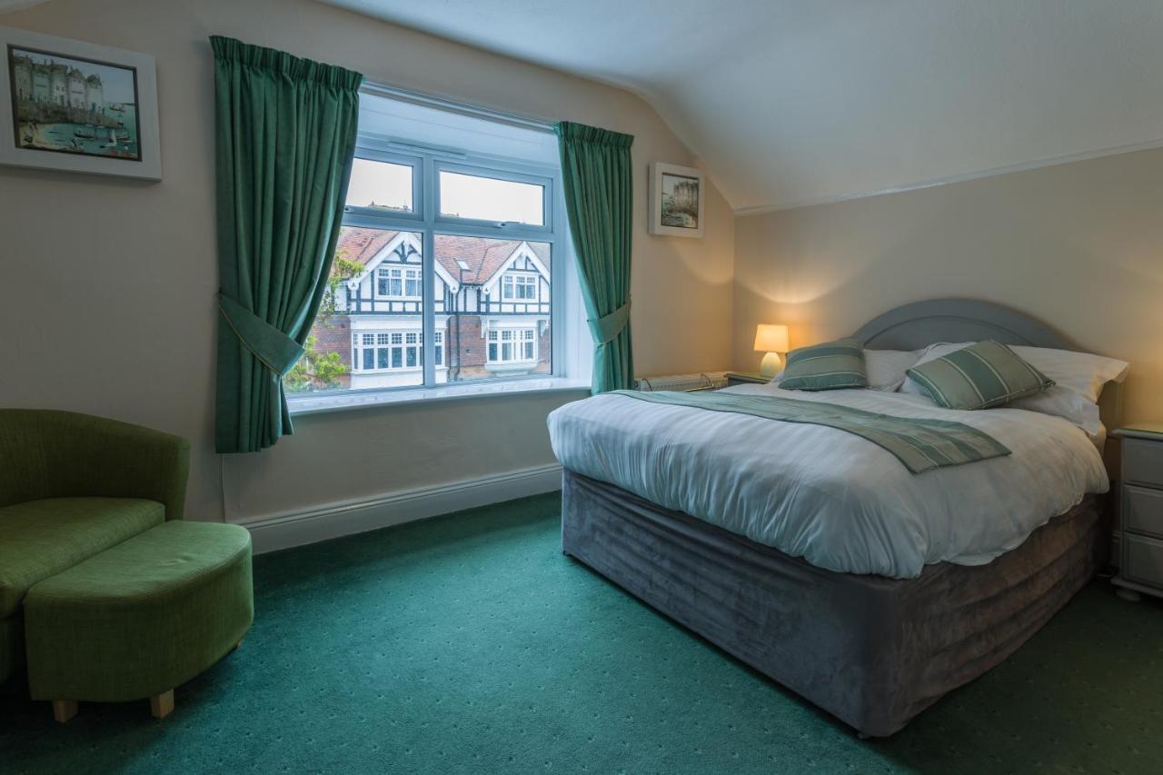 Relax At Rosscourt Guest House-Free On Site Parking (Adults Only)