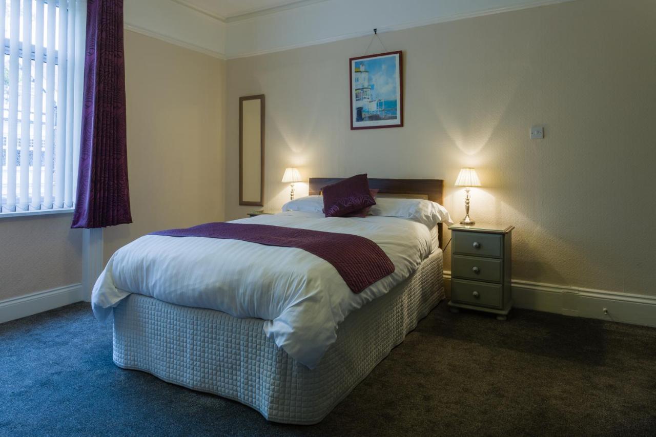 Relax At Rosscourt Guest House-Free On Site Parking (Adults Only) Bornemouth