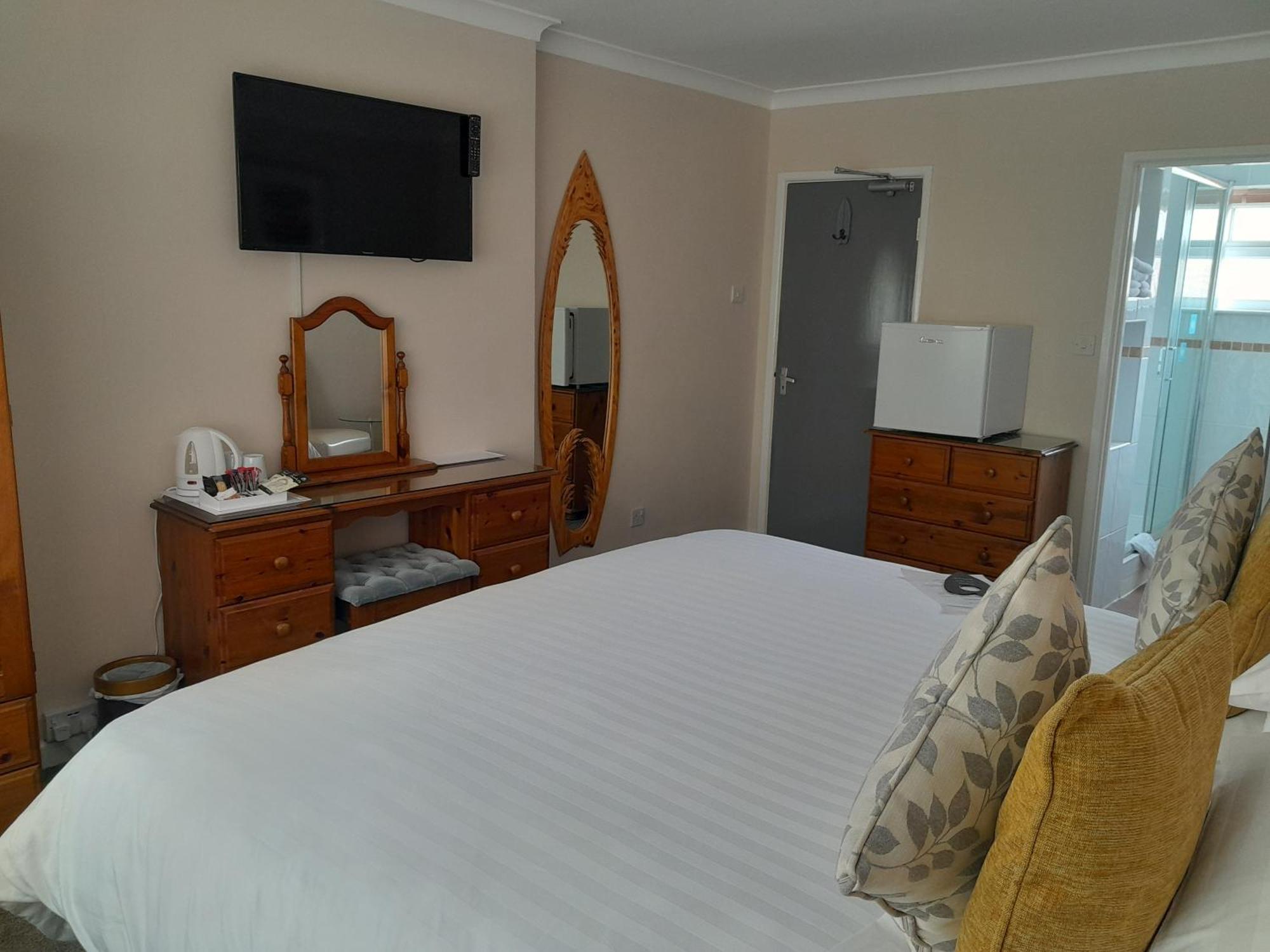 Relax At Rosscourt Guest House-Free On Site Parking (Adults Only) Bournemouth