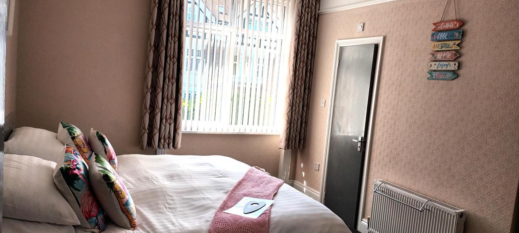 Relax At Rosscourt Guest House-Free On Site Parking (Adults Only) Bournemouth