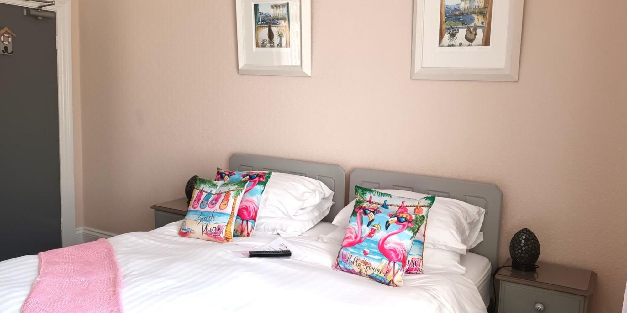 Relax At Rosscourt Guest House-Free On Site Parking (Adults Only) Bornemouth