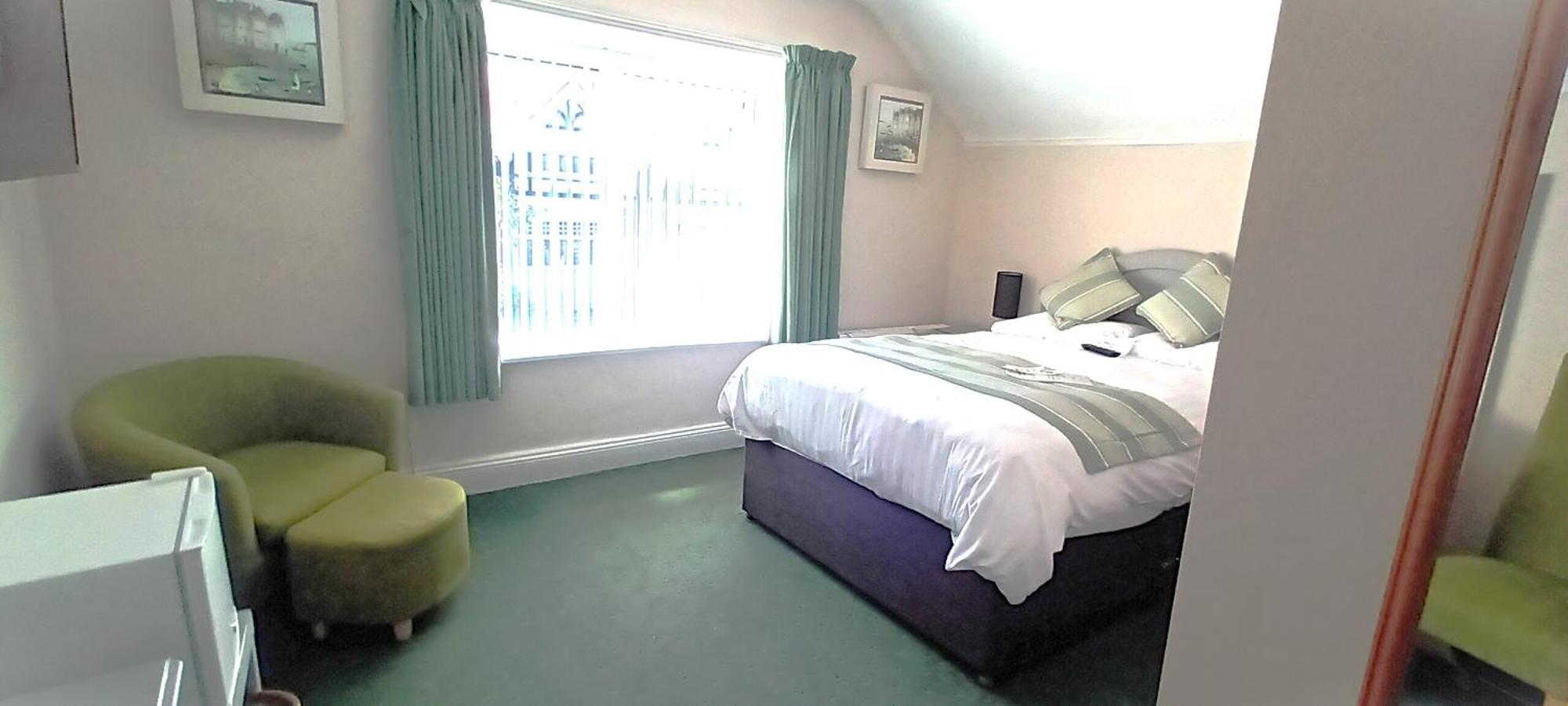Relax At Rosscourt Guest House-Free On Site Parking (Adults Only) 3* Bornemouth