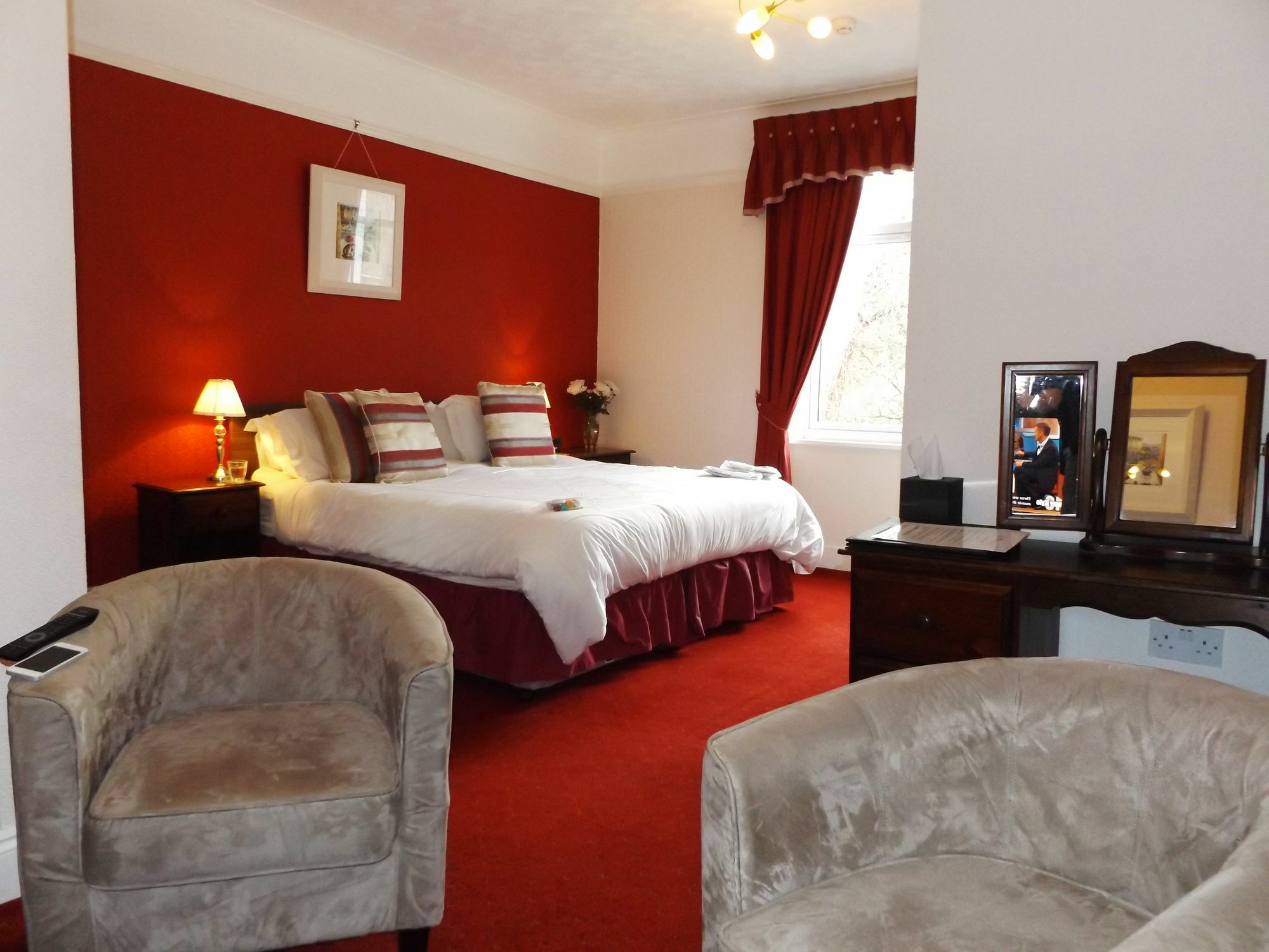 Relax At Rosscourt Guest House-Free On Site Parking (Adults Only)