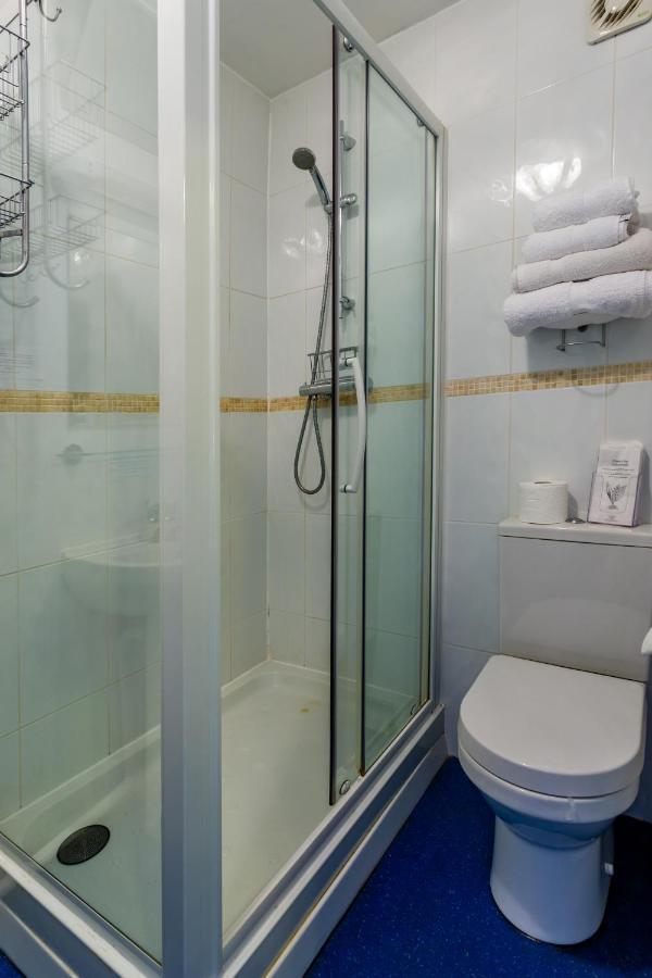 Гостевой дом Relax At Rosscourt Guest House-Free On Site Parking (Adults Only) 3*