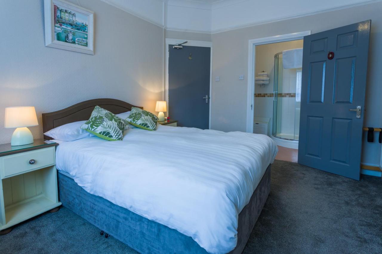 Relax At Rosscourt Guest House-Free On Site Parking (Adults Only) 3*