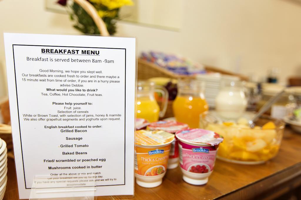 Relax At Rosscourt Guest House-Free On Site Parking (Adults Only)