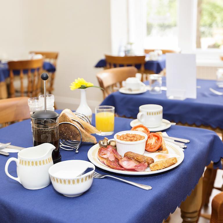 Relax At Rosscourt Guest House-Free On Site Parking (Adults Only)