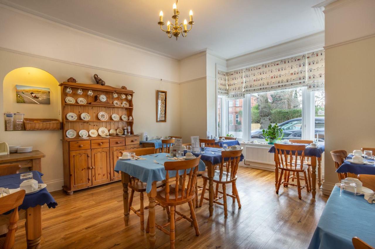 Гостевой дом Relax At Rosscourt Guest House-Free On Site Parking (Adults Only) Борнмут
