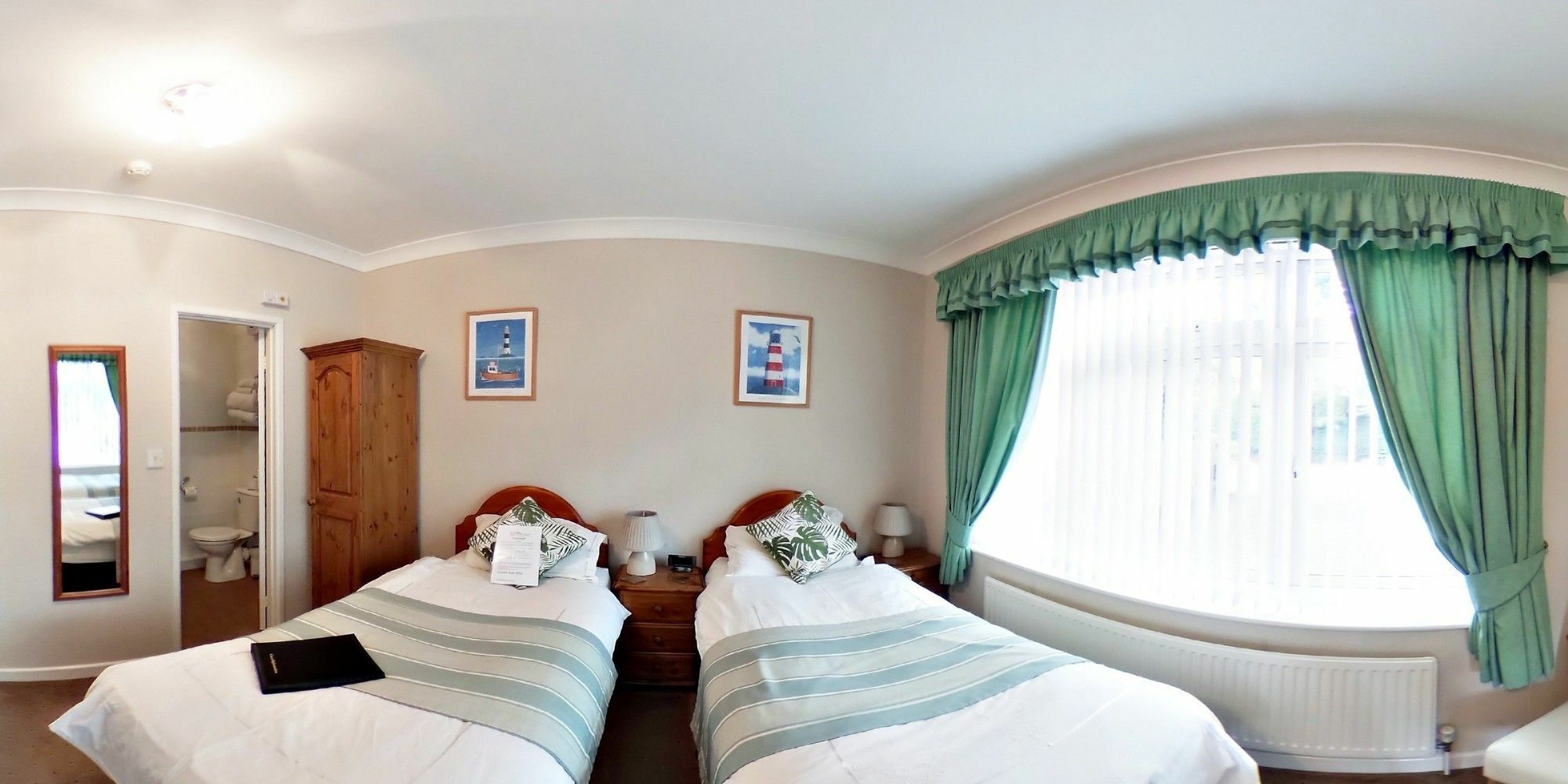 Relax At Rosscourt Guest House-Free On Site Parking (Adults Only) 3*